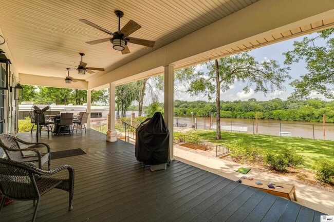 Building Photo - 237 River Oaks Dr