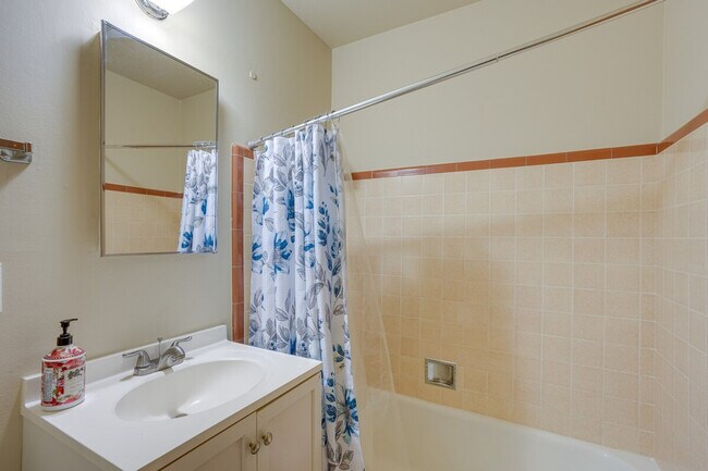 Building Photo - 3600 Grand Ave