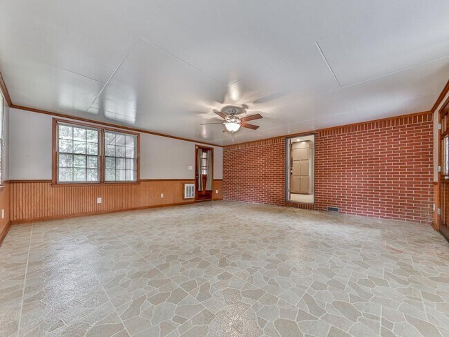 Building Photo - 5480 Burgess Dr