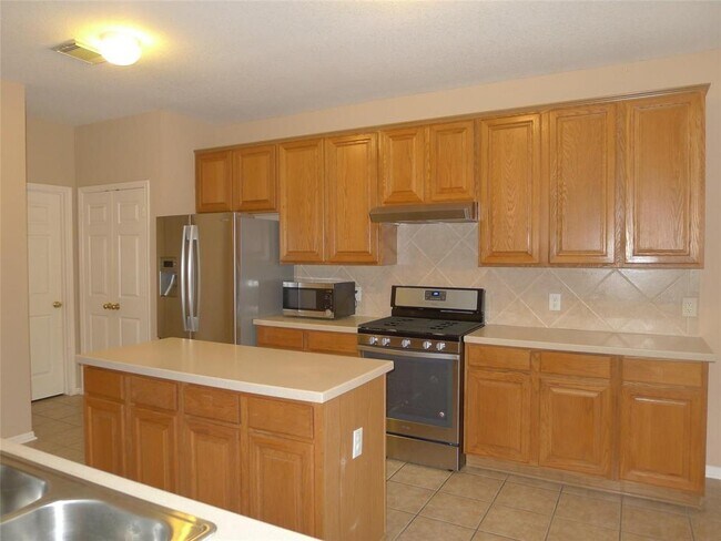 Building Photo - 22610 Cascade Springs Dr
