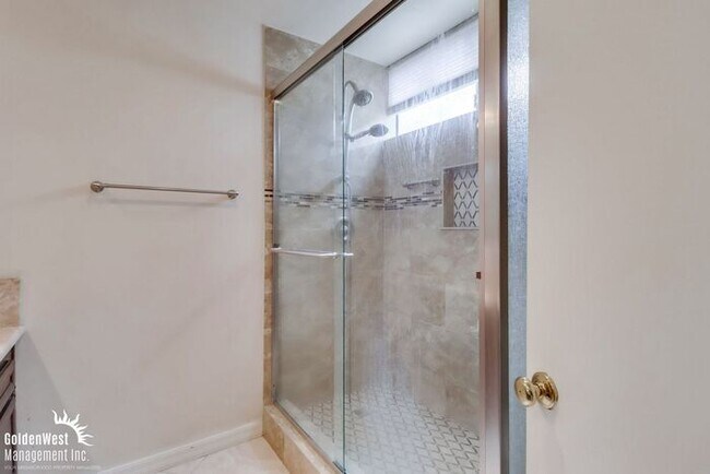Building Photo - Captivating 3Bdm 2Ba Home in Rancho San Diego
