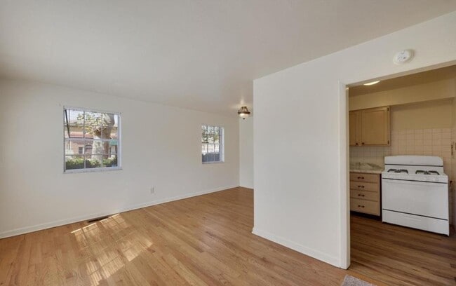 Building Photo - 1218 Iron St