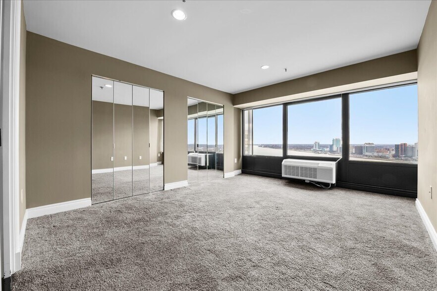 Building Photo - 300 Riverfront Dr