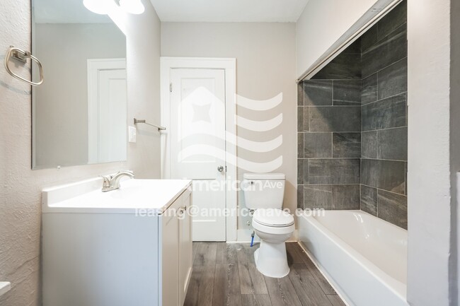 Building Photo - 226 E Fairview Ave