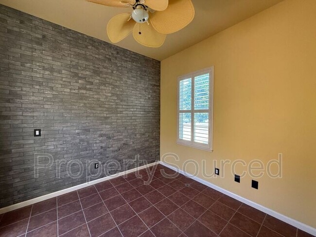 Building Photo - 523 Ruess Rd