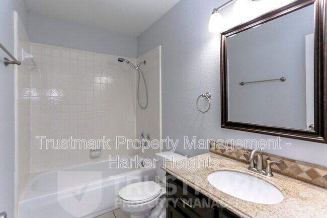 Building Photo - 904 Ballard Dr