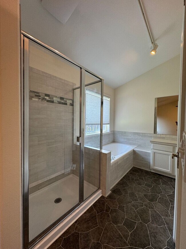 Building Photo - Beautiful Home in W Fort Collins