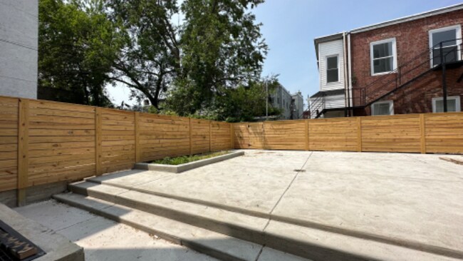 Building Photo - 890-892 N 42nd St
