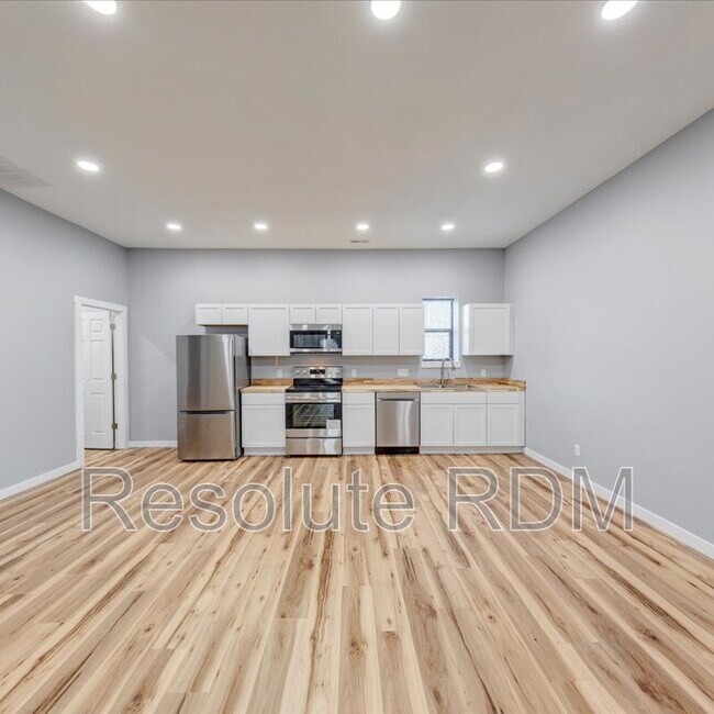 Building Photo - 804 N Locke St