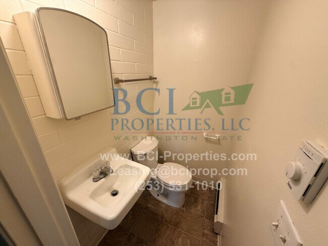 Building Photo - Deville Townhomes