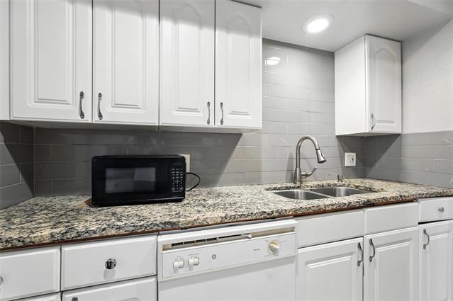 Building Photo - 4212 Ashwood Dr