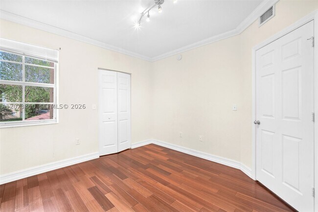 Building Photo - 2532 Centergate Dr