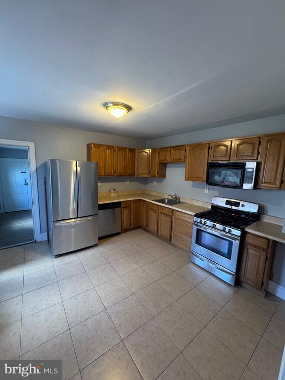 Building Photo - 729 E Haverford Rd