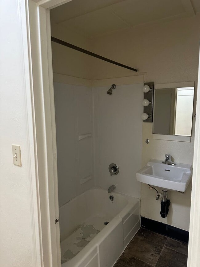 Building Photo - Charmholm