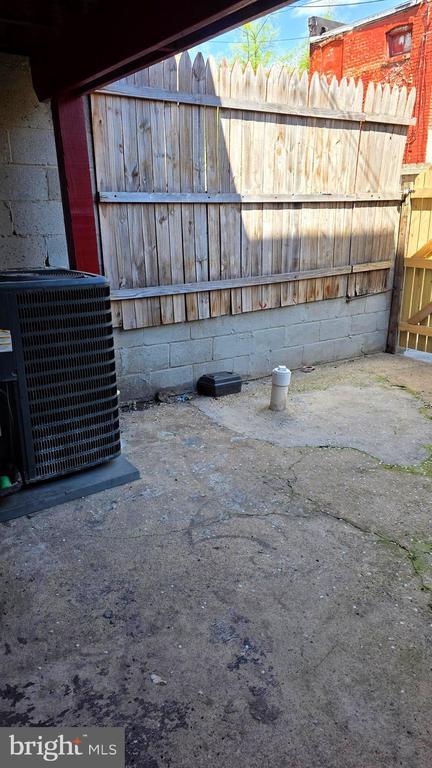 Building Photo - 539 N Luzerne Ave