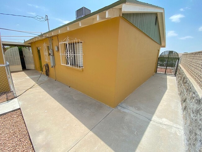 Building Photo - Pittsburg 2117 A