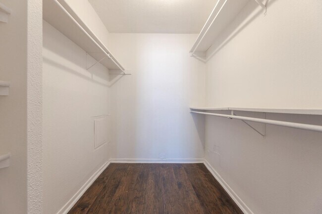 Building Photo - 9455 Greens Point