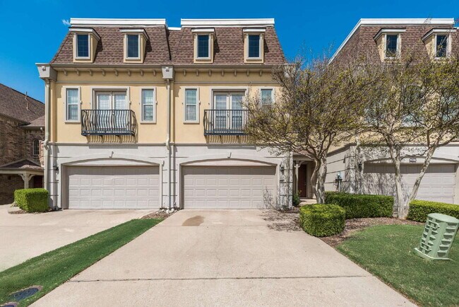 Building Photo - Dog friendly 3-2.5-2 Townhome in the heart of Plano!