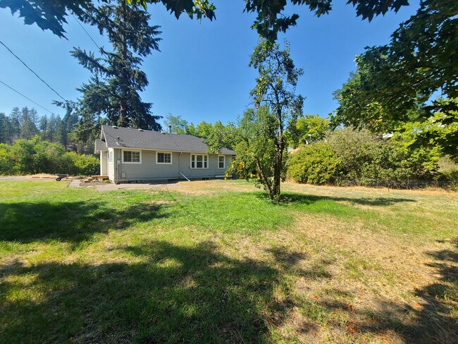 Building Photo - $1,650 - 2 Bed / 1 Bath Spacious House in Latah Valley Neighborhood