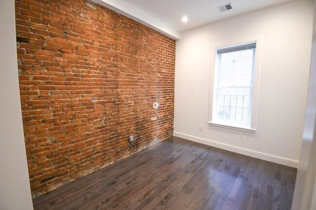 Building Photo - 134 Warren St