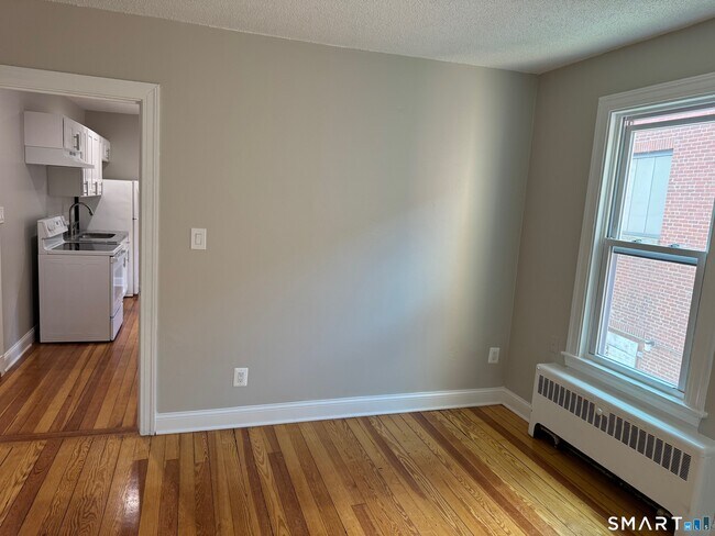 Building Photo - 1 Divinity St