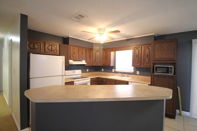 Building Photo - Gulf Breeze Rental: 3 Bedroom Brick Home w...