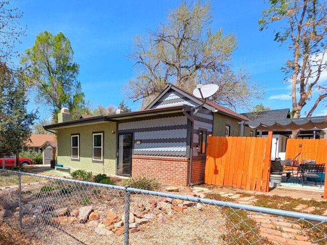 Building Photo - Adorable 2BR 1B in a Historic Neighborhood