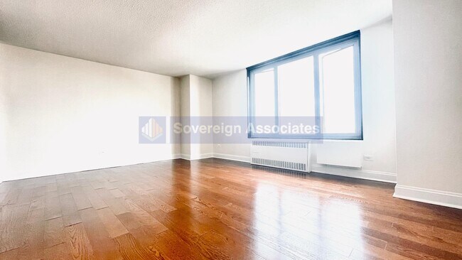 Building Photo - 3333 Broadway