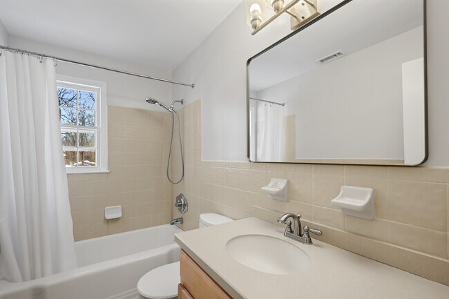 Building Photo - 75 Rivergate Dr