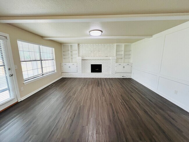 Building Photo - Spacious 4 bed 2.5 bath in Union Schools