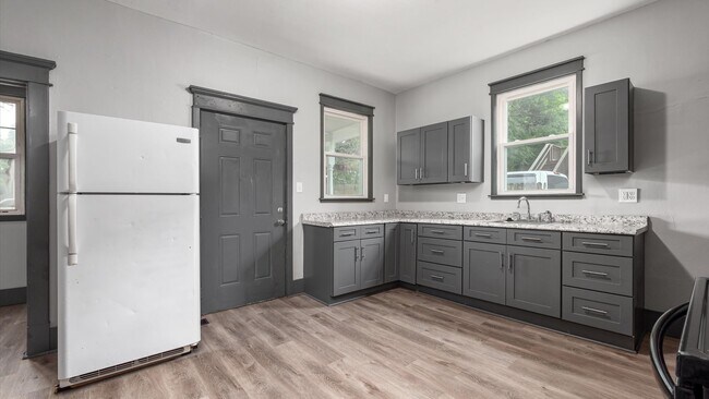 Building Photo - 279 Hudson Ave