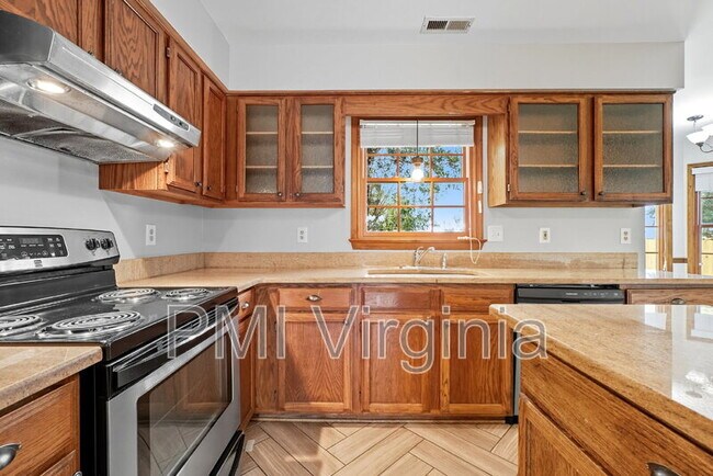 Building Photo - 932 Nugent Dr