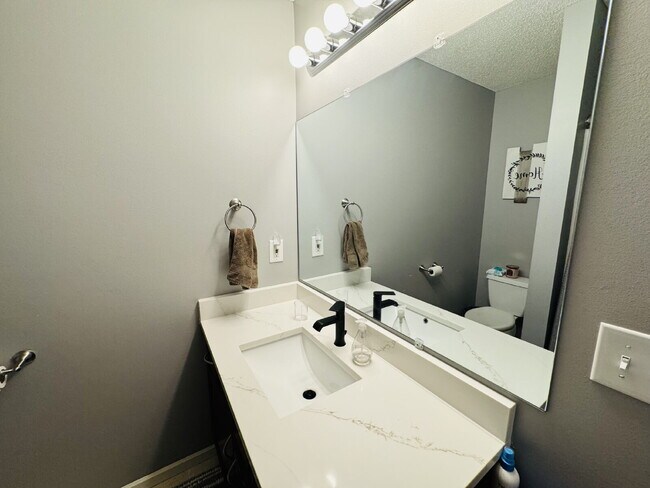 Building Photo - Spacious 4-Bed Shakopee Gem with Granite Finishes & Finished Basement