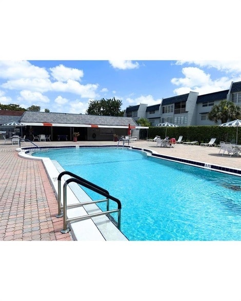 Building Photo - 7787 Golf Cir Dr