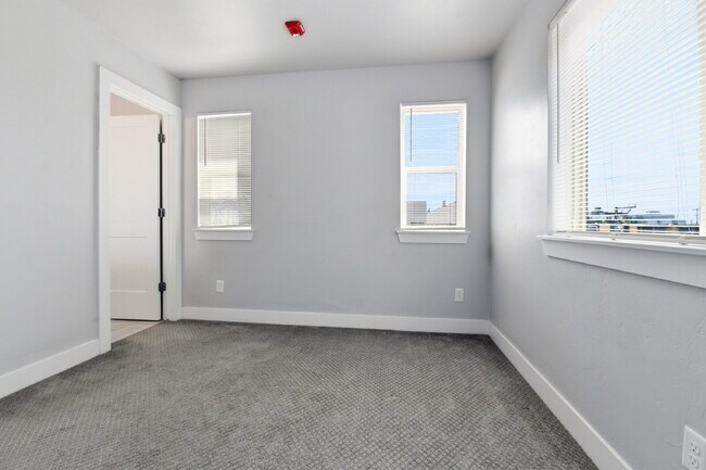 Building Photo - $2,890.95, 2-bed, 2.5-bath, located in Denver with a rooftop terrace.