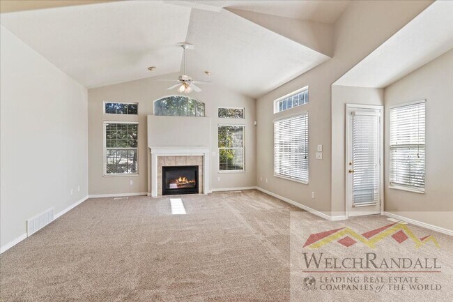 Building Photo - Very Spacious 2 Bedroom 3 Bath Ogden Home
