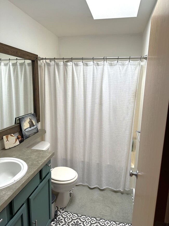 Building Photo - Beautiful 3BR / 2.5BA Near JBLM — Available December 23rd