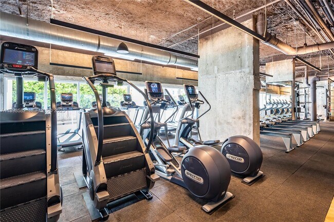 Building Photo - 2301 Collins Ave