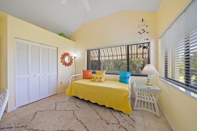Building Photo - 860 Bella Vista Ct S