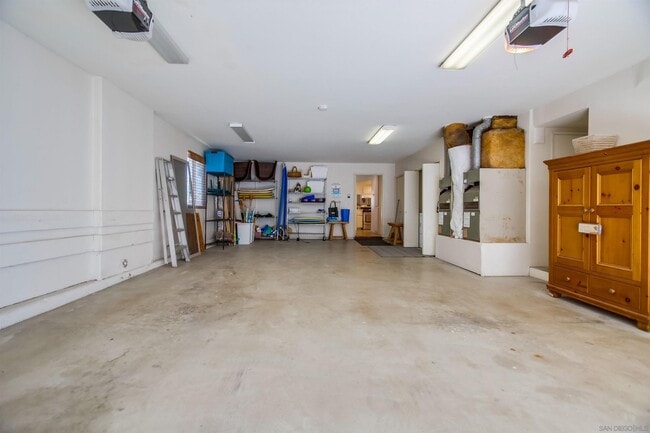 Building Photo - 803 El Carmel Pl