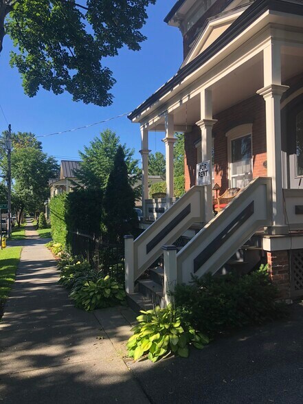 Building Photo - 147 Woodlawn Ave