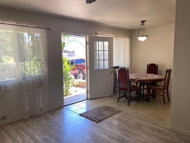 Building Photo - Shasta Lake Home w/ large yard!