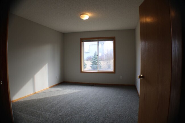 Building Photo - Three bed 2 bath townhome $1750/mo.