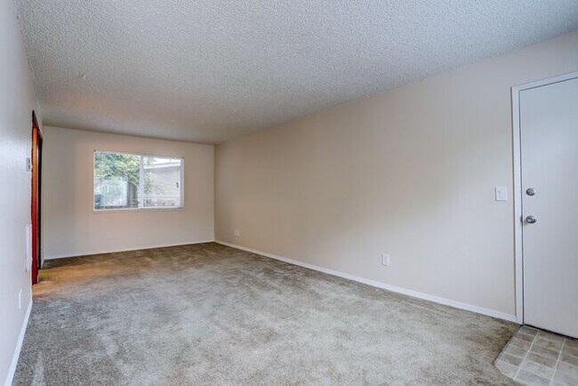 Building Photo - Cozy, Yet Spacious Upper Studio Apartment!!
