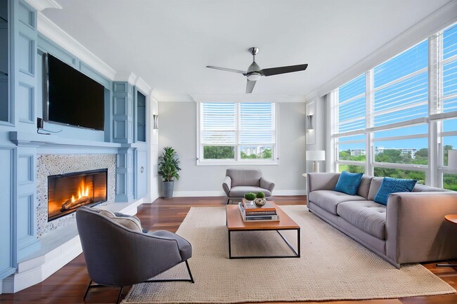 Building Photo - 2901 S Palm Aire Dr