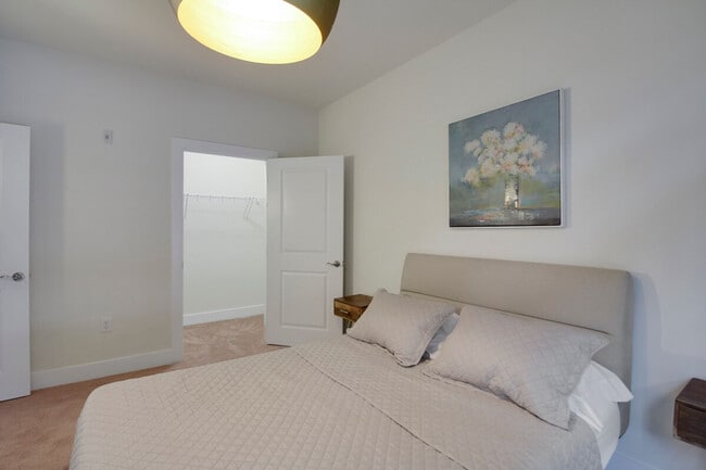 Building Photo - 238 S West St