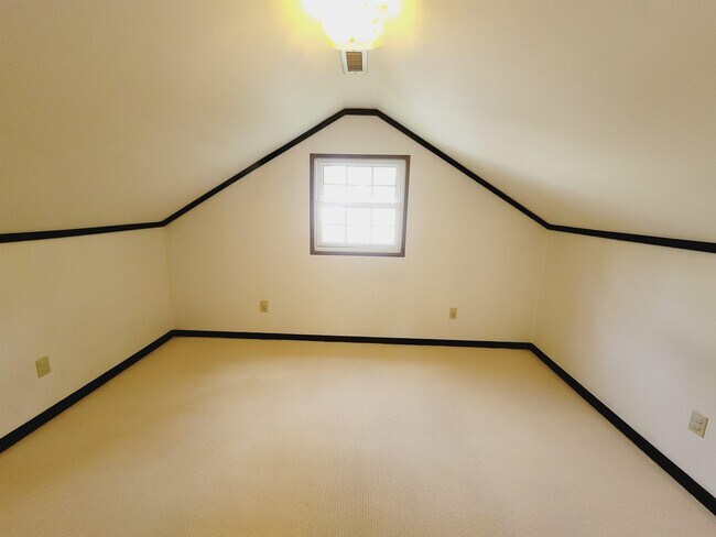 Building Photo - 608 Talaflo St