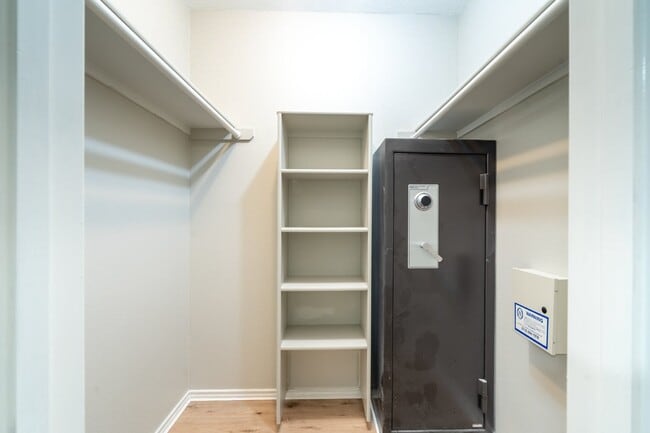 Building Photo - 16817 Brookwood