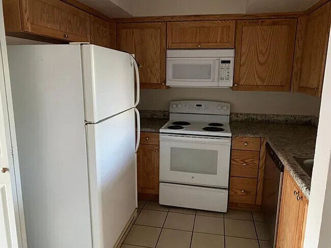 Building Photo - Affordable Condo Centrally Located in Riverside