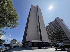 Building Photo - To register for the showing time below, note the 4 digit code: 4243 and click \"APPLY NOW.\"(mobi...